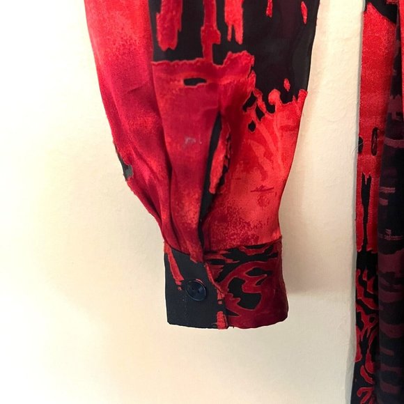 Chico's Design Sz 1 Red Black Floral Silk Top button Front Long Sleeve Split Hem - Picture 4 of 16